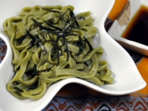 青汁で茶そば風グリーン麺